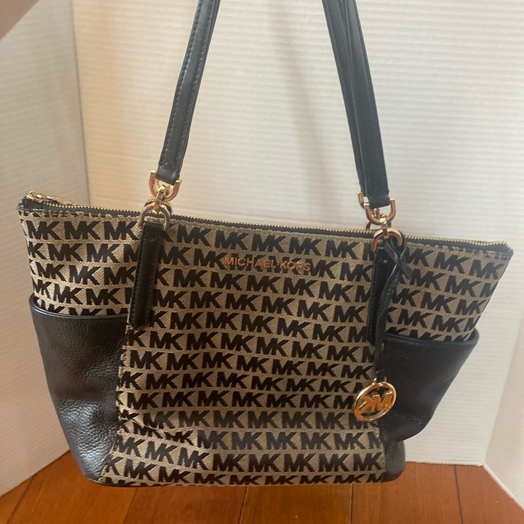 Michael Kors Bedford East West Top Zip Slipside Pockets Tote Shoulder Bag Purse